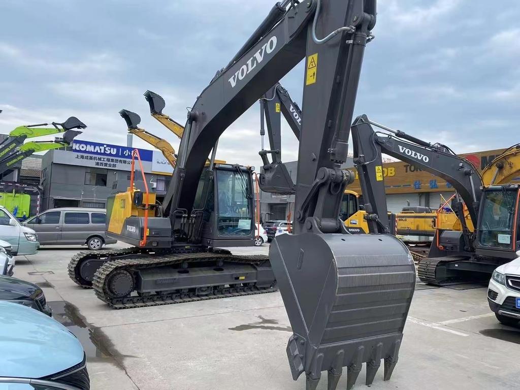 InnaLeeinne's tweet photo. 1. Chanced upon a Volvo crawler excavator in action. Its smooth operation and stable performance made me stop and watch. Total must-see for construction machinery fans!
#machinery #volvo #crawler #excavator https://t.co/JwBvAaWYvH