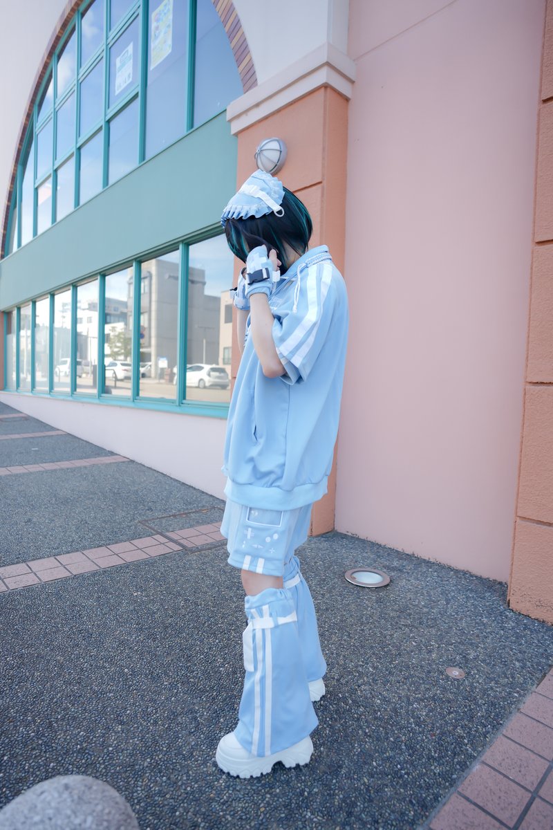 脚が長く見えるので厚底スニーカー好き
横から撮ってもらった写真見るとなんか自分薄っぺらいなって思う

Photo: <a href="/bluetomcat14/">飛騨牛エグチ</a>