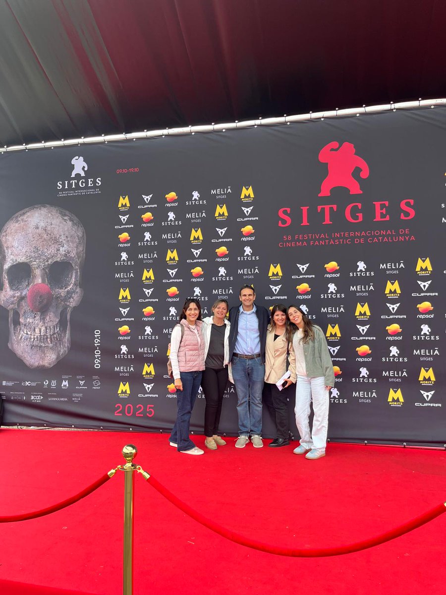 carmelitestgn's tweet image. #ADMTWC #POSTC Alumnes i professors de Batxillerat i Cicles Formatius visitem Sitges, la Blanca Subur i aprofitem per anar al seu Festival de cinema! @sitgesfestival Ho passarem bé! #viucarmelites #somifemescola