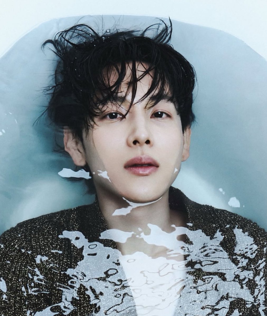 PopBase's tweet image. Im Siwan is preparing to release his first solo album with SM Entertainment after starring in ‘Squid Game.’
(m.entertain.naver.com/home/article/1…)