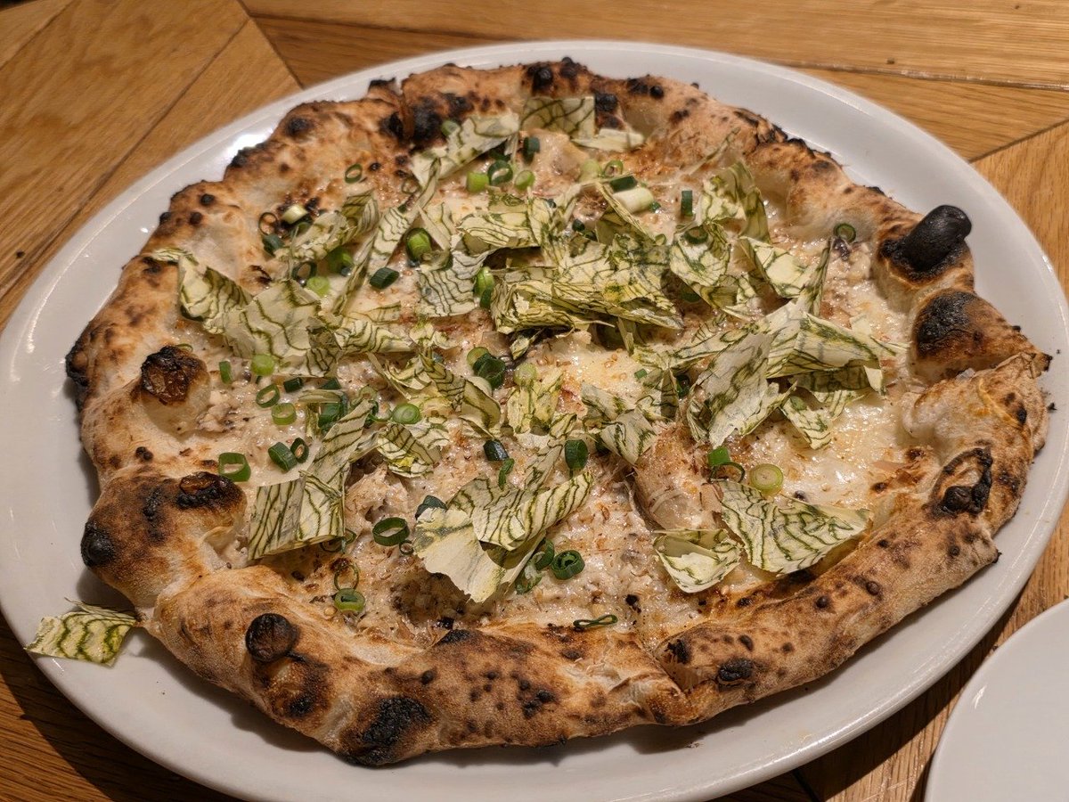 teriyaki_tweet's tweet image. 🍕 【ピザの概念が変わる!? 世界10位の職人が恵比寿で創る、“旨み爆発ピッツァ”が凄い！】

週末のランチやディナーに、最高のお店を発見！恵比寿にある「pizza marumo」は、和のエッセンスを取り入れた、独創的なピザで世界を驚かせている名店です。

📍 pizza marumo(ピッツァマルモ) /