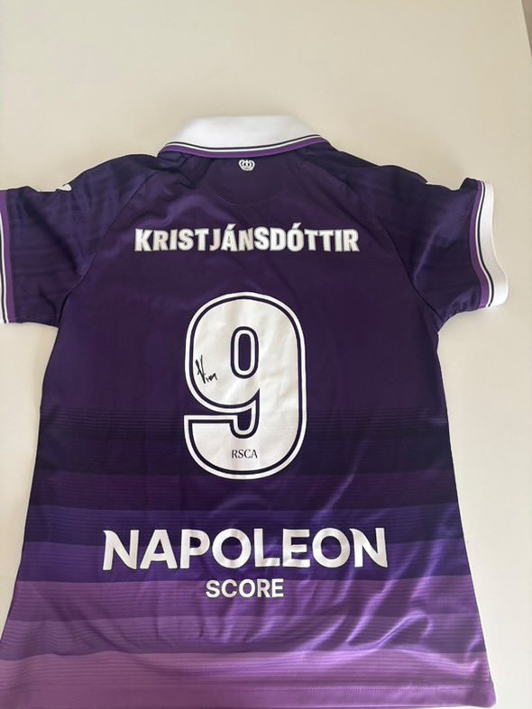 Hjálpið verkefninu með því að deila🙏.

Vigdís Lilja Kristjánsdóttir - Anderlecht🇧🇪

Fyrsta kvennatreyjan í verkefninu og hún kemur frá Belgíu!

Veist þú um einstakling sem hefur gengið í gegnum erfiða tíma, glímir við fötlun/veikindi, hversdagshetju?

👉 Settu nafn í komment eða