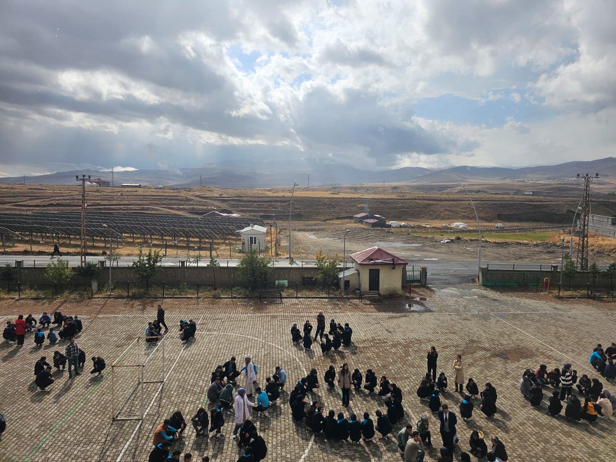 “Afetler ve Dayanıklılık Ayı”olarak adlandırılan ekim ayı etkinlikleri kapsamında, 13 Ekim Pazartesi günü okulumuzda deprem tatbikatı yapıldı.
#okul #meb    @ahmetkaya040404 @utkukzlkya <a href="/ihsan/">ihsan</a>.kosen @taslicaymem04