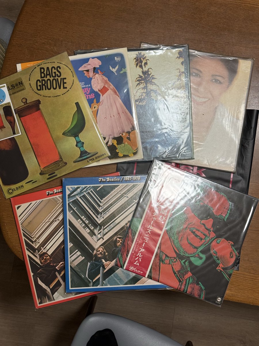ozmofunk's tweet photo. レコード大人買い https://t.co/wvwHxHWTXN