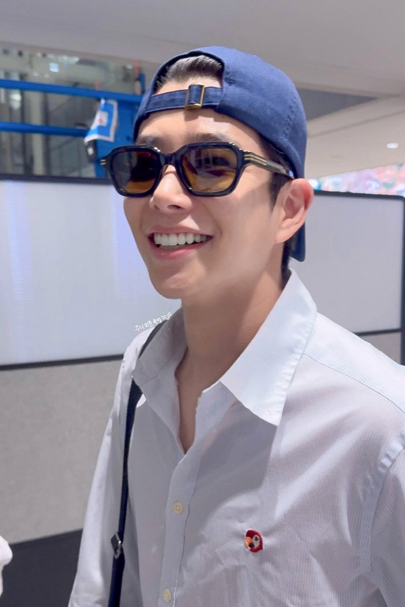 MJ__heart's tweet photo. 251013 🛬

퍼컬 맞춘 멋쨍이 주니오빠 한국 도챡🧡
집에가서 푹 쉬고 얼른 또 만나쟈아🥹💕

#ASTRO #MJ #아스트로 #엠제이 #김명준 https://t.co/wzn1ezzcqE