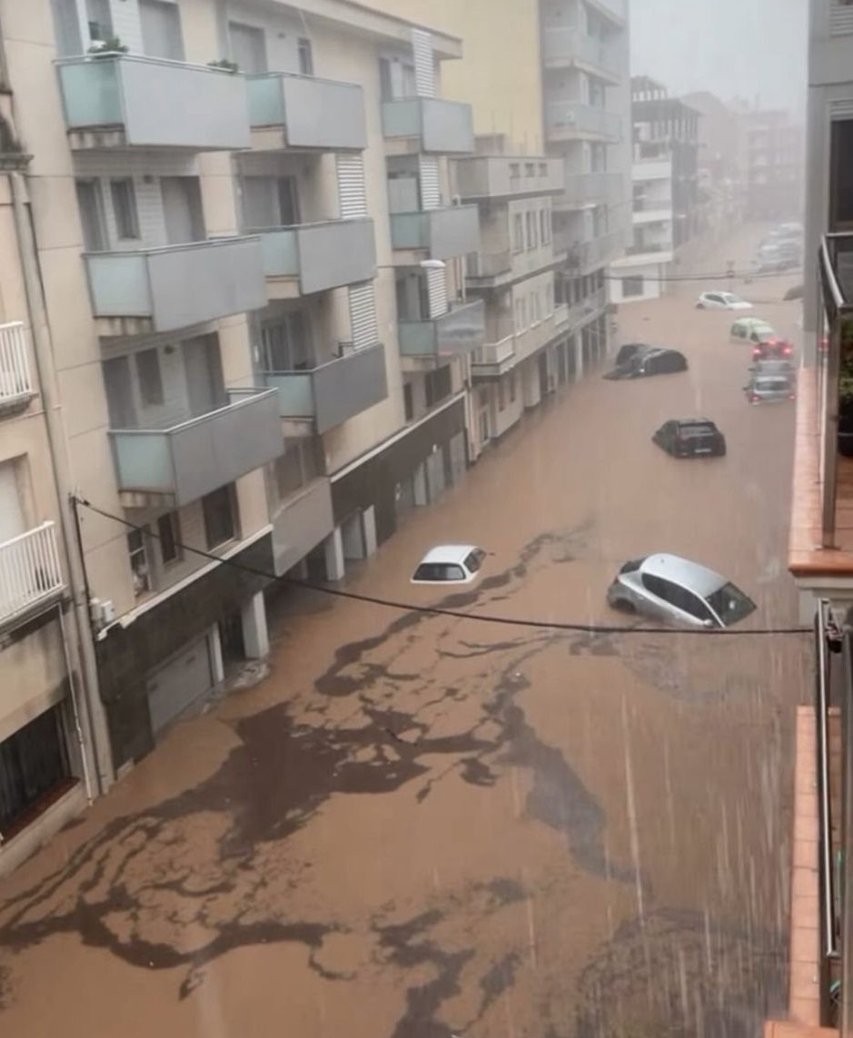 Mientras normalizamos imágenes casi a diario de coches bajo el agua en distintas ciudades del mundo -foto de ayer en España-, la Ciencia avisa:

➡️El planeta supera su primer "punto de no retorno" y se acerca a varios más: "Sin medidas urgentes, los daños serán irreversibles"