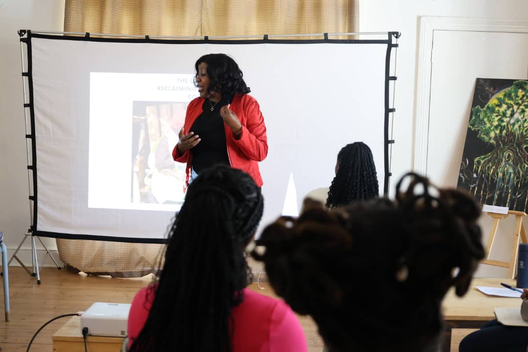 friendshipbench's tweet image. We turned listening into a superpower at our Applied Listening &amp;amp; Support Skills Training at @TheFBHub.

Designed for Teachers, Nurses, youth workers, and others in the helping field.

"Because when we listen deeply, we don’t just hear words, we change lives." - Ethel Manda.