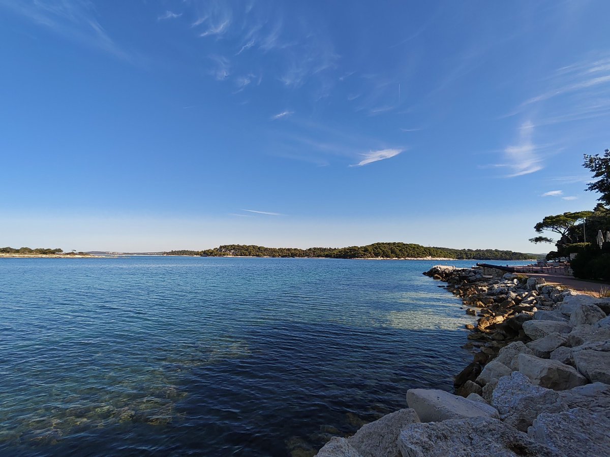 icougil's tweet image. It is complicated to stay focused on technology and software at #JavaCro 
(from time to time ) 😅🏖️🌞😎