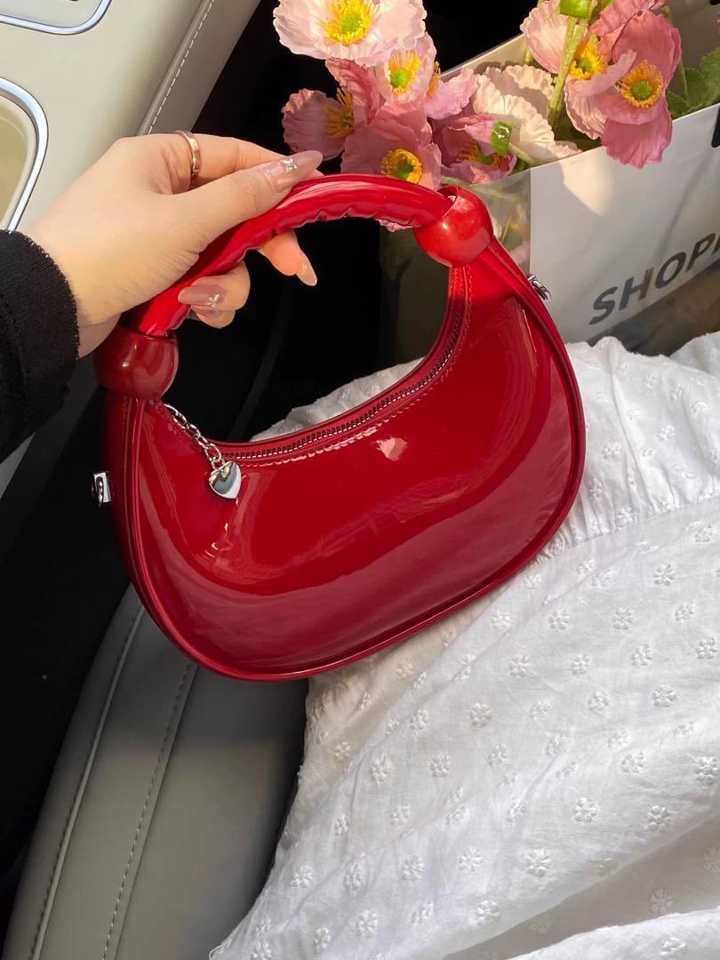 I sell bags 👜

🏷️: 18k 
         19k