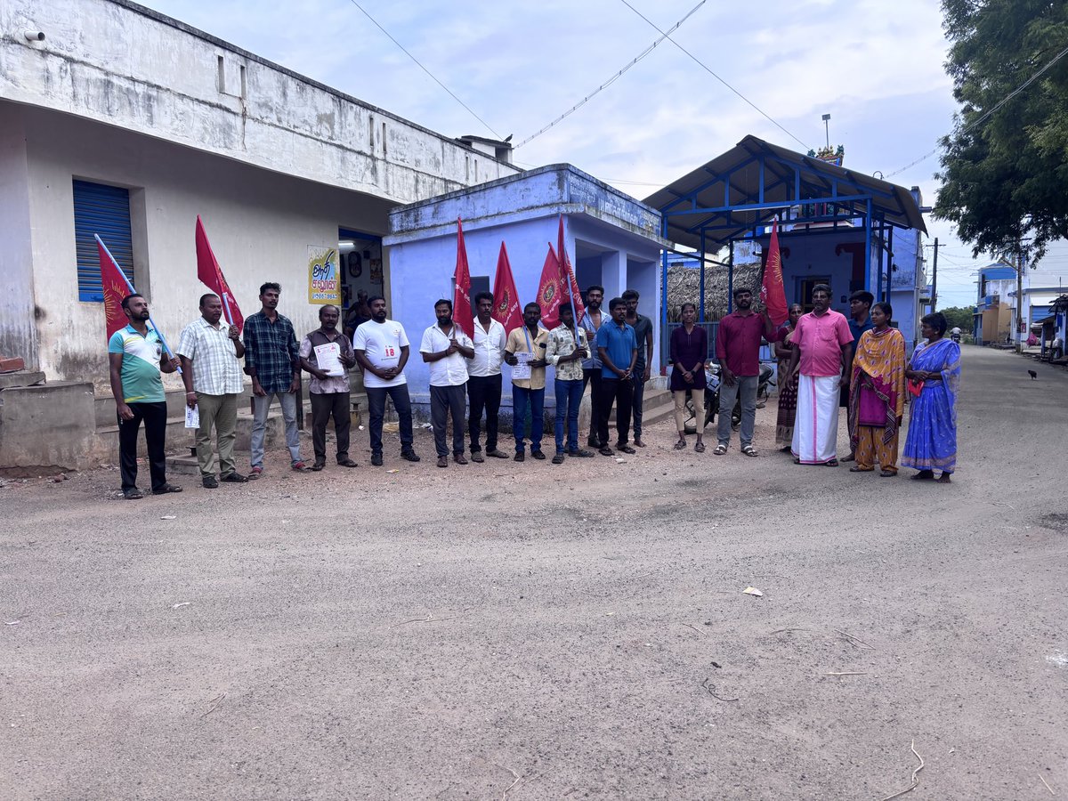 நேற்று மாலை ஆலங்குளம் தொகுதிக்குட்பட்ட ஆழ்வான்துலுக்கப்பட்டி கிராமத்தில் துண்டறிக்கை பரப்புரை செய்த போது..