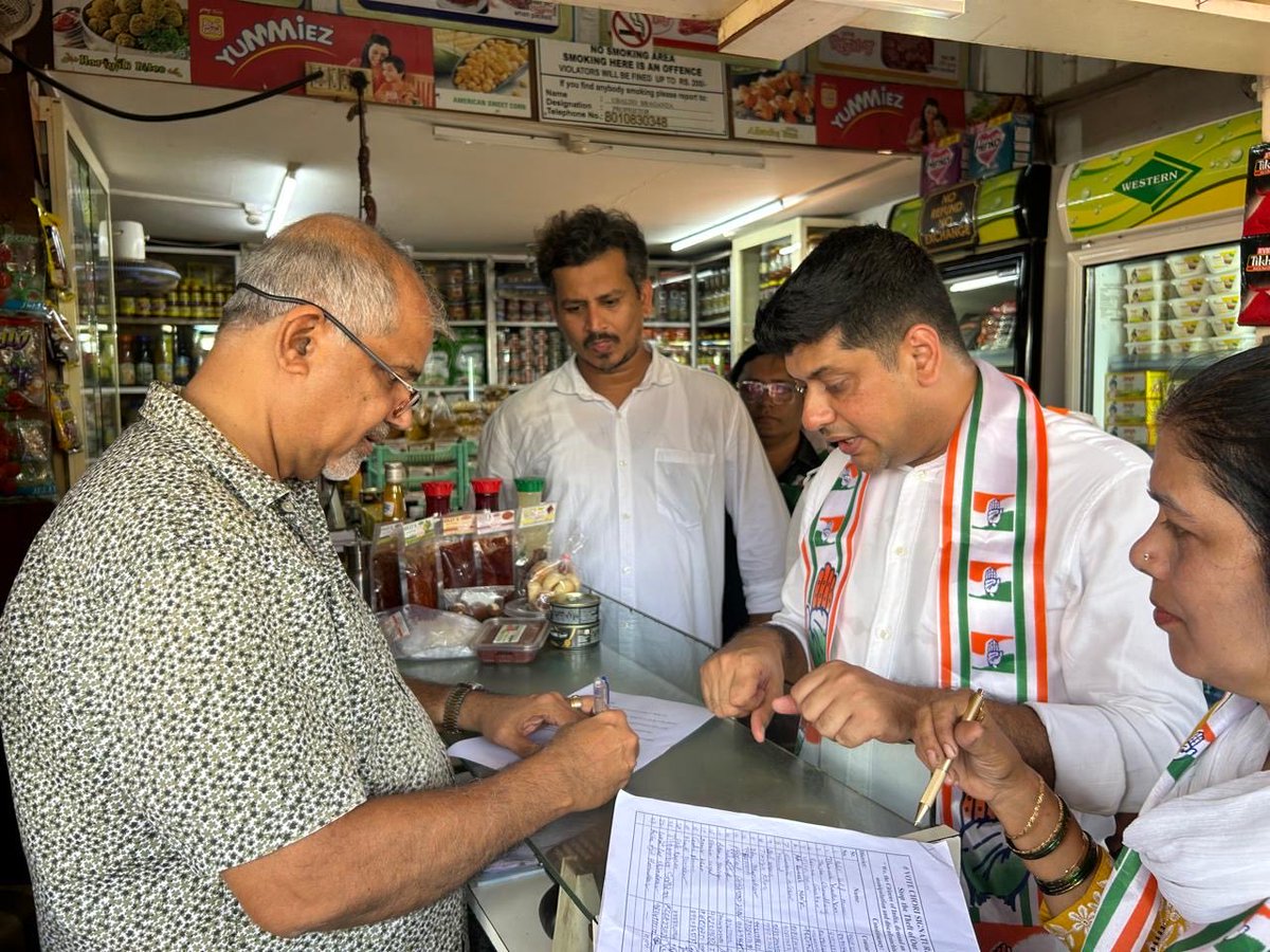 amitspatkar's tweet image. The momentum grows!
The #VoteChori Signature Campaign in Mapusa Constituency drew massive public support against @BJP4Goa’s shameless manipulation of the people’s mandate.
Goans are signing not just a petition — but a pledge to protect democracy.
Present were PCC GS @VijayBhike…