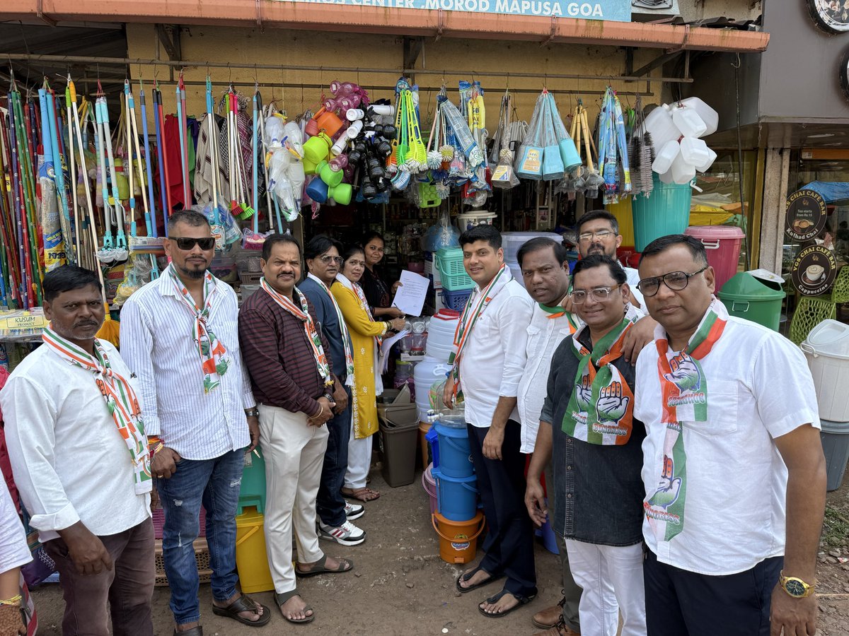 amitspatkar's tweet image. The momentum grows!
The #VoteChori Signature Campaign in Mapusa Constituency drew massive public support against @BJP4Goa’s shameless manipulation of the people’s mandate.
Goans are signing not just a petition — but a pledge to protect democracy.
Present were PCC GS @VijayBhike…