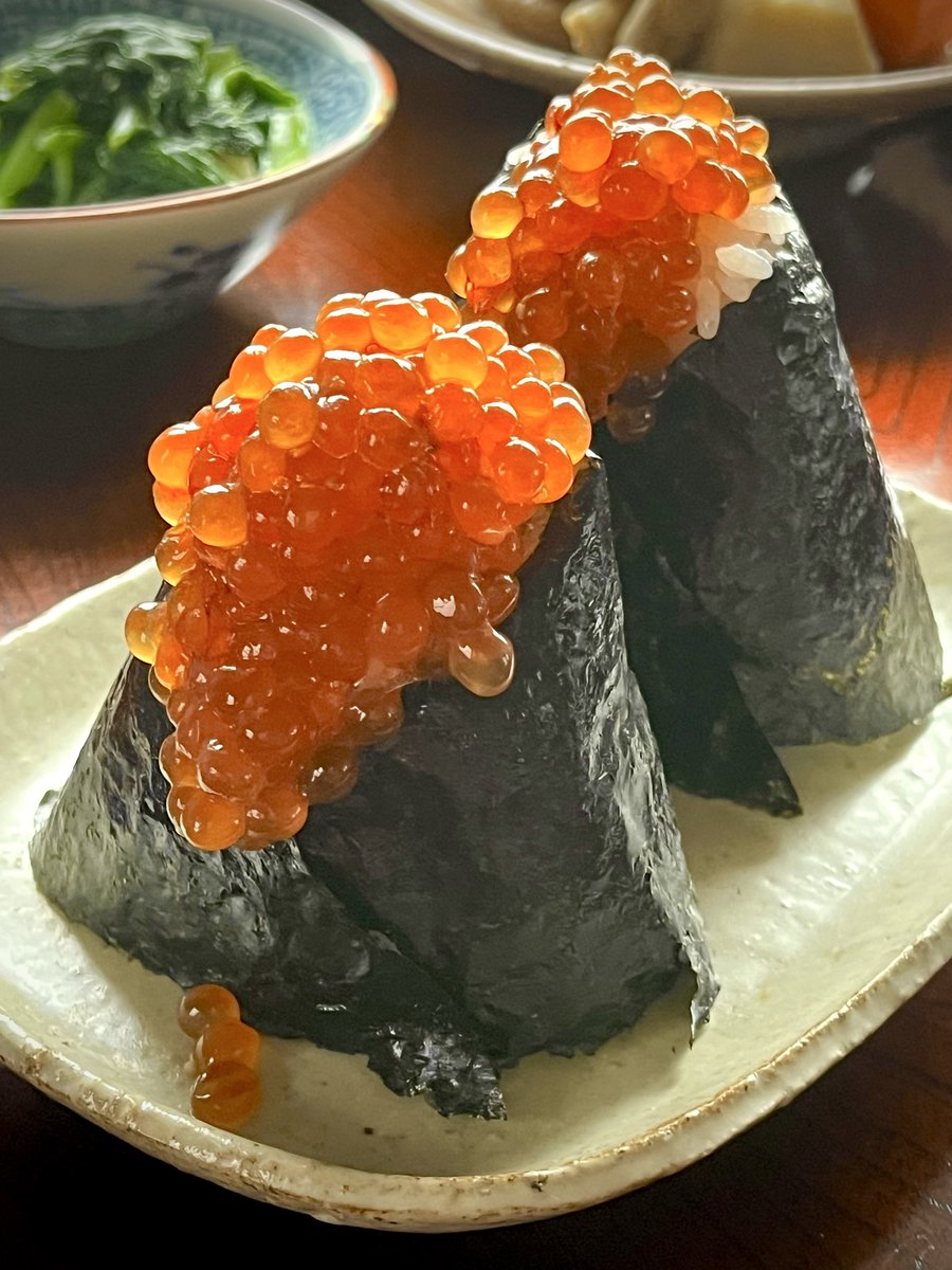 新米でおにぎり

自家製筋子の味噌漬けおにぎり

2日目の味噌漬けのお味見です

#OnigiriAction