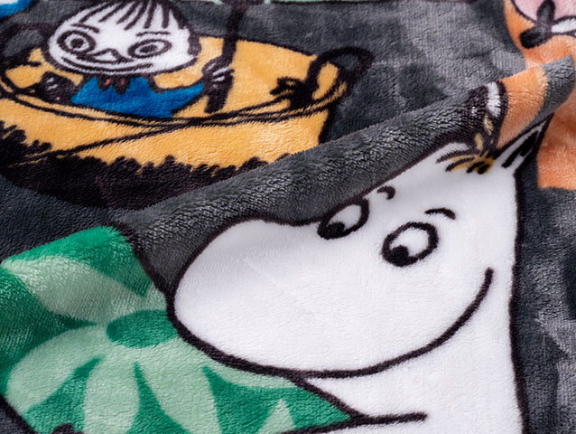【MOOMIN×じぶんまくら】原作ファン必見。小説の美しい挿絵の世界を、毛布にしてあなたのベッドルームへお届け🛏ふんわりと重みを感じないのにポカポカと暖かい毛布。華やかな全面デザインは、一枚掛けるだけでインパクト大！ベッドルームが、一気に華やぎます✨
moomin.co.jp/news/products/…
