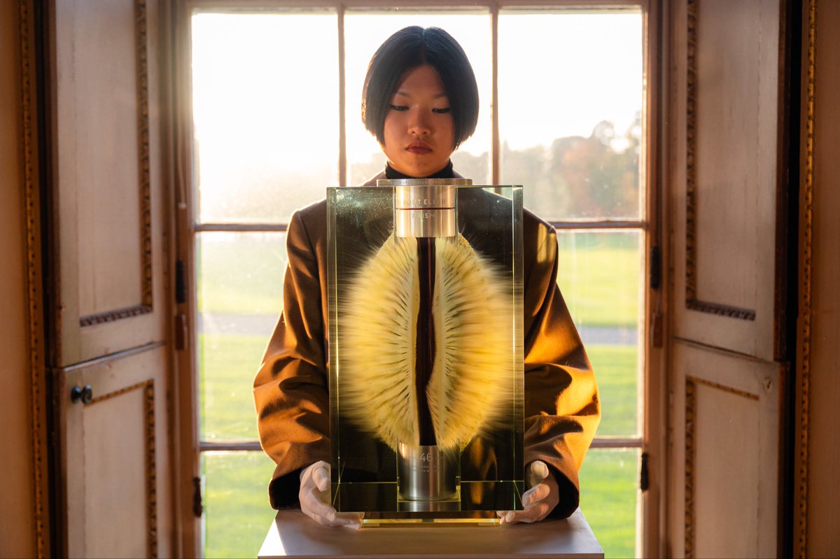 ewangunn's tweet photo. Last week at Hopetoun House, Scotland, Port Ellen Prism was sold at The Distillers One of One Auction with Sotheby’s for £300,000 (£375,000 with Sotheby’s buyer’s premium), helping raise a total of £2.9 million for the Youth Action Fund.

#iwork4portellen #portellen #diageo https://t.co/7qU23IsOAh