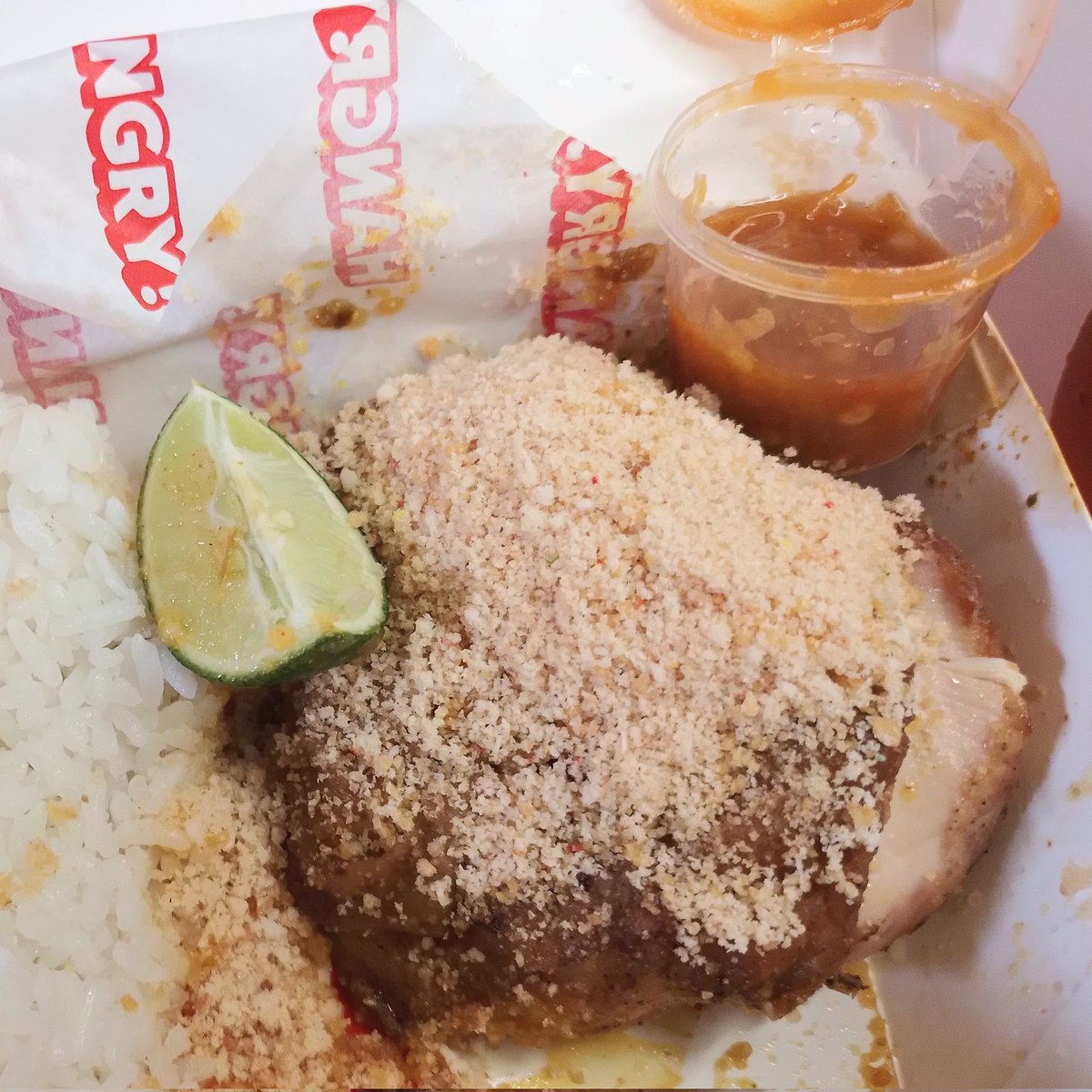 Pertama kali nyobain ayam soto Jeniper by hangry, perpaduan ayamnya yang juicy ditambah taburan koya yang gurih bikin makan makin nikmat 😋😋 baru kali ini makan soto ga pake kuah, tapi beneran enakk!!!