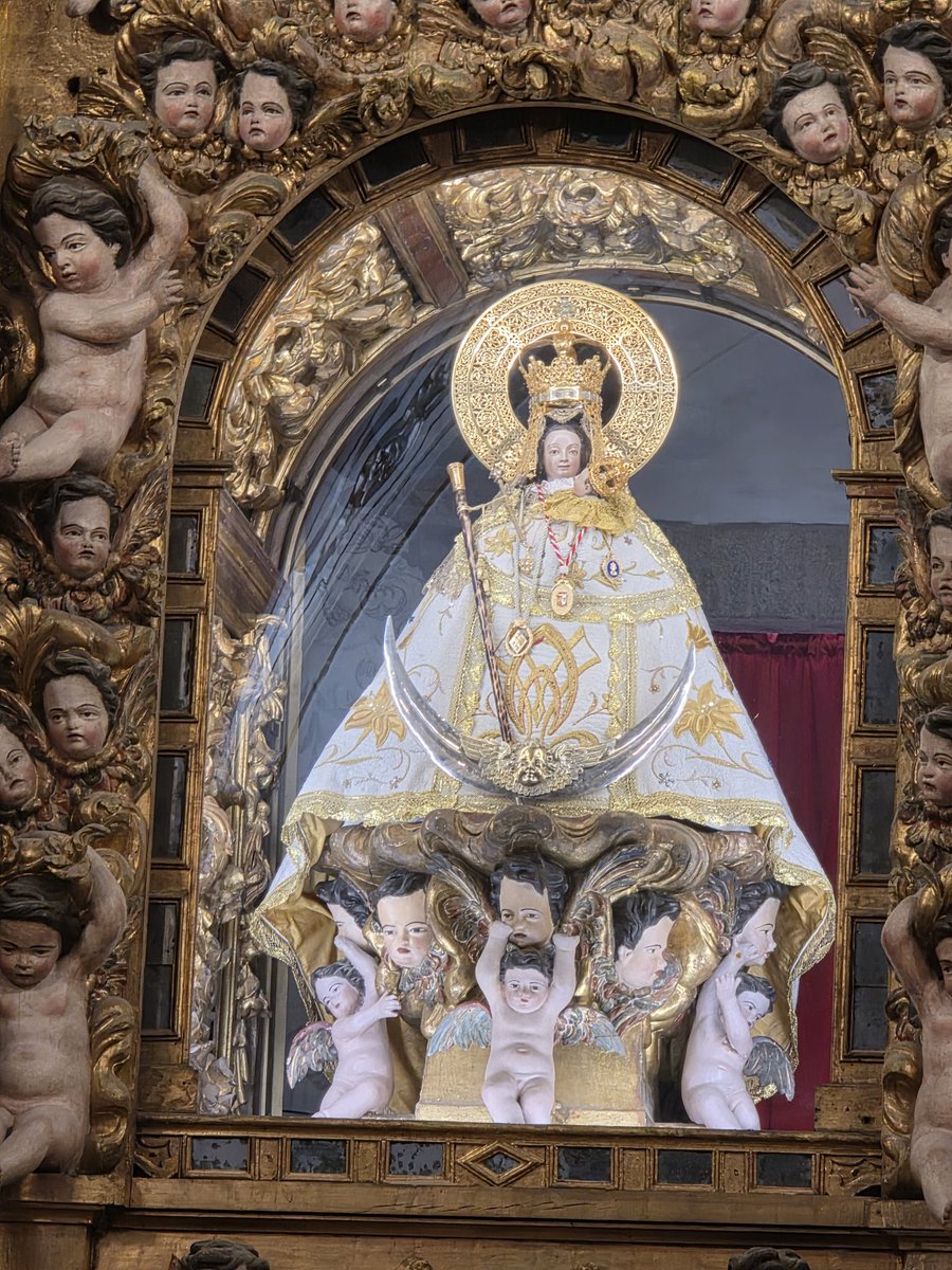 Viva la virgen de la Montaña, viva nuestra patrona.