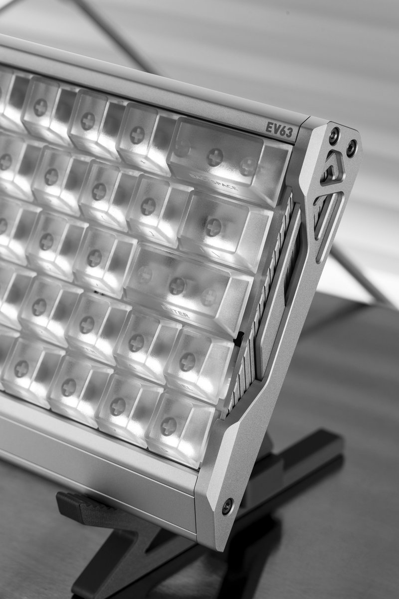 iQunix's tweet image. Be honest...EV63 Silver Blade RS, 10/10 or nah? 😎
