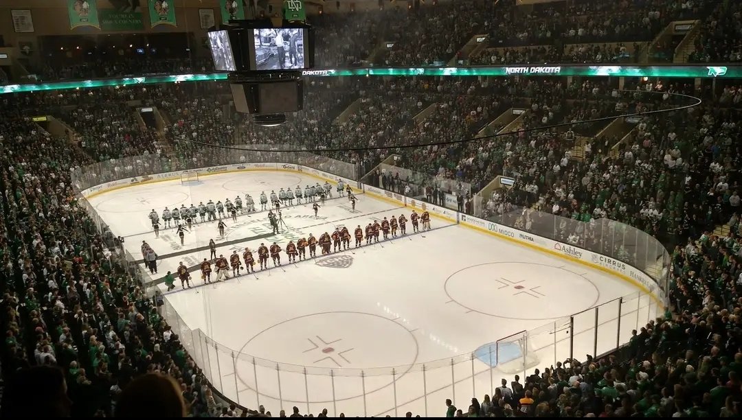 It's North Dakota/Minnesota week!

Here is a look back at the greatest moments in this hockey rivalry. 

Make sure you've got enough time on your hands to watch all of these video clips...

blog.siouxsports.com/2023/10/19/the…