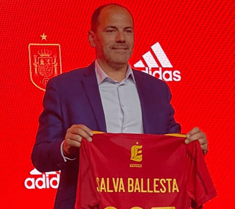 MCeleste1923's tweet photo. Salva Ballesta a @SUPABROS_:"A la altura de Madrid me comunican que hay un grupo de aficionados que no le agrada la presencia mía en el staff,cosa que respeto pero no comparto. Viendo de dónde vengo que es una familia militar y todo va por la españolidad"
https://t.co/ZkHWH19mzp https://t.co/7j7AnOBBPl