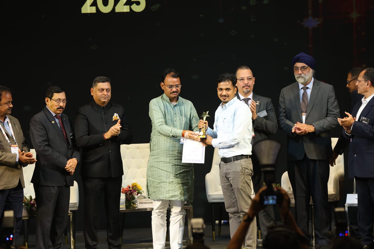 CSIR_CECRI's tweet image. @CSIR_IND
Dr. C. Arunchandran, Sr. Scientist, CSIR–CECRI received the “2025 AIC Award for Distinction in Corrosion Science & Technology” in the CORCON–2025 Conference held in Jaipur on 07 Oct. 2025 in recognition of his outstanding contributions to advanced protective coatings.