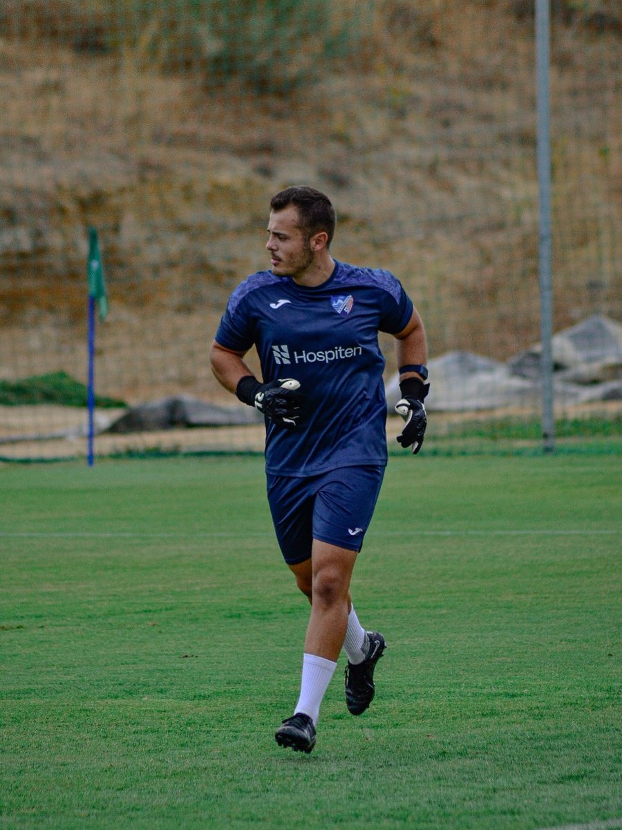 ConEl1Diego's tweet image. Tu vida puede ser arte, tu trabajo puede ser un regalo, y hacer lo que te dicta el corazón ser la música que hace realidad los milagros.
❤️⚽️🧤