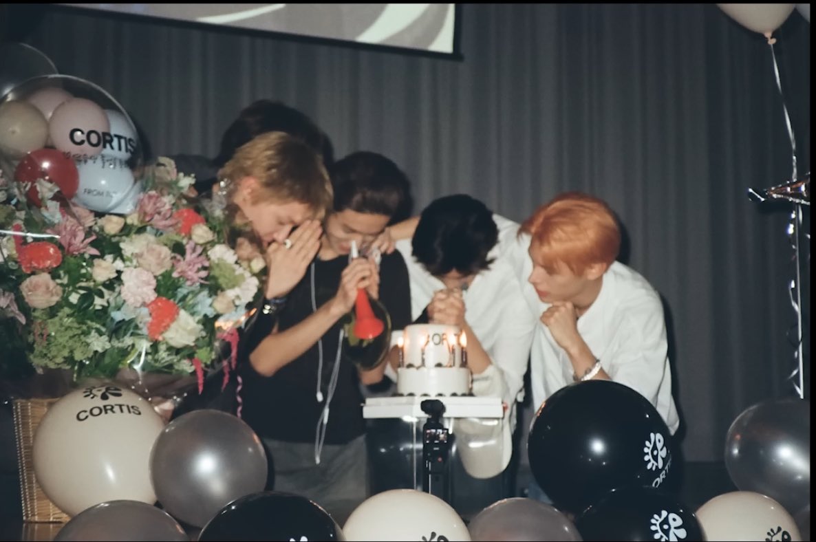 cortis_universe's tweet image. Congratulations, CORTIS! 🎉

You’ve come such a long way and this is just the beginning. We’re beyond proud of everything you’ve achieved so far, and we’ll keep walking this journey together as the CORTIS Community. 

Keep breaking boundaries, keep creating and sharing your art…