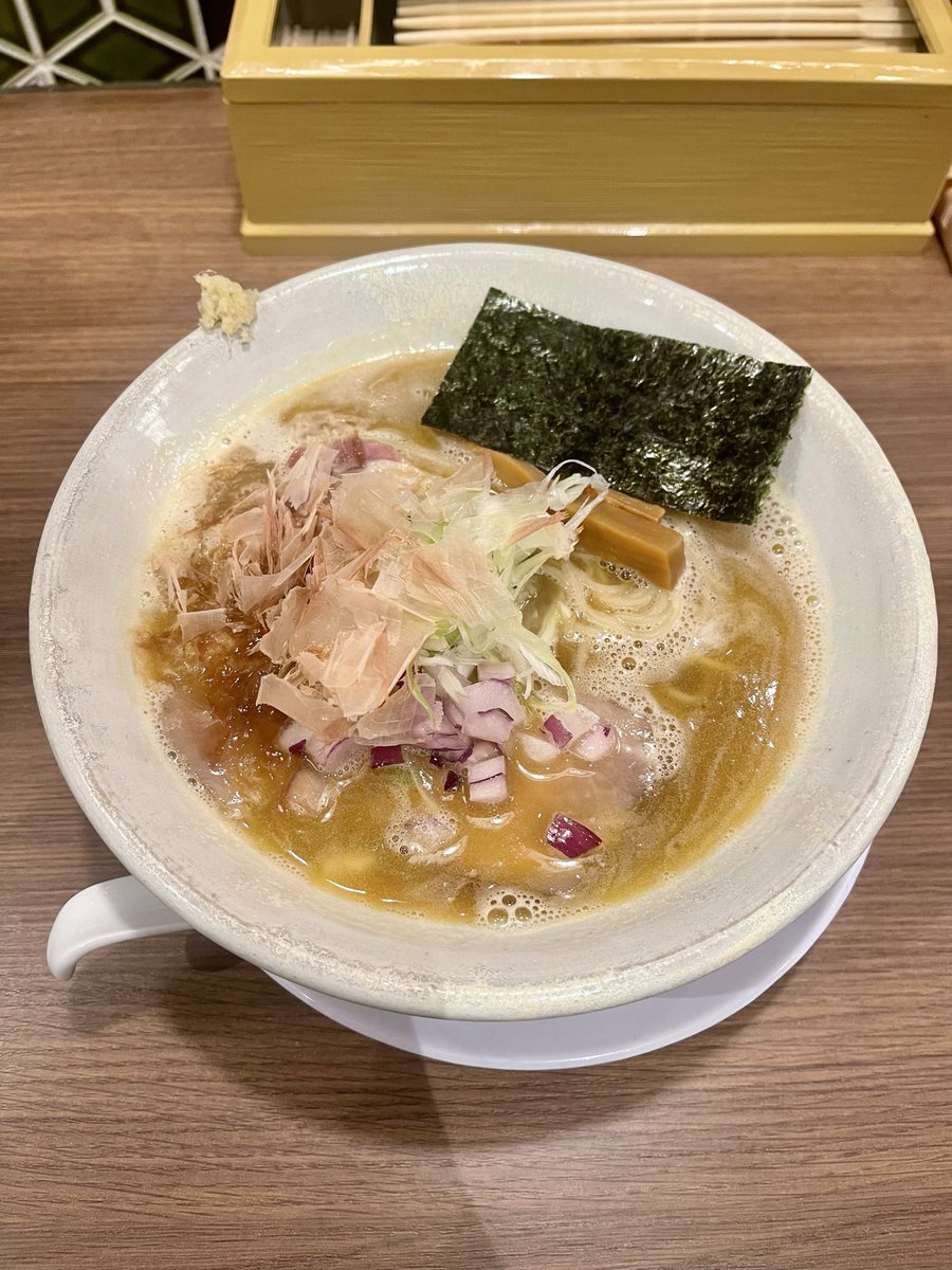 pianored396's tweet photo. 国宝を2回目を見てきました。

小説も読んで、サウンドトラックも聴き込んで2回目に挑みました。

改めて、音楽的観点も含めてレビューしたいと思います！

写真は帰りのラー活写真ですが、映画館でビール飲んでるの私だけ😇
昼からビール。前回も飲みました🍻 https://t.co/eu28rq4oAx