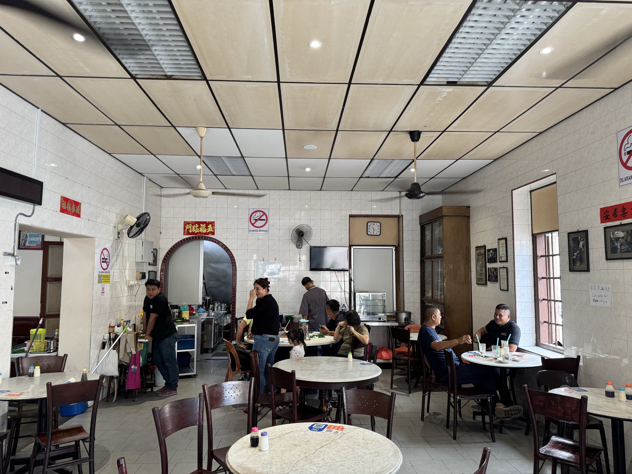 赤曽部麻衣子「無題」F12号油彩,カフェの内装向き unimocc art cafe gallery