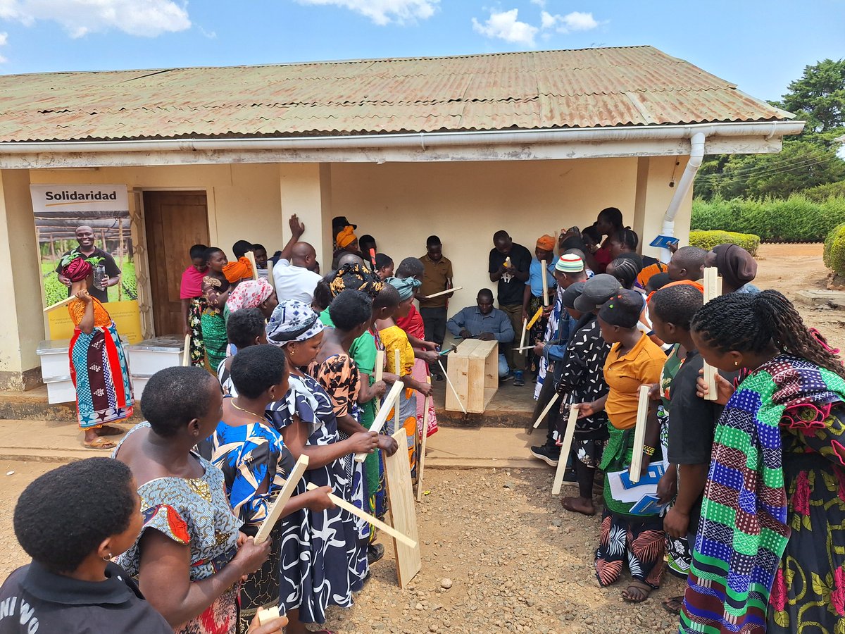 3/5 “I didn’t know bees could be farmed. I thought they just fly around.” – Saidi Wega, Tujiamini Group (Songwe)
 “I used to collect wax off hives to fix tools. Now I know how to process it properly!” – Edward Mutafya, Jitume Group (Mbeya)
#VoicesFromTheField