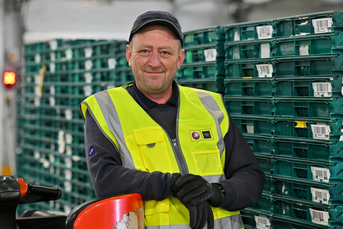 Join our team as a Warehouse Operative and help keep the nation’s favourite treats moving.

Plus if you join us before the 1st December, you may also receive an additional Peak bonus of up to £1000, just in time for the festive season. 

📍 Apply now: f.urlh.it/1758534231vvha…