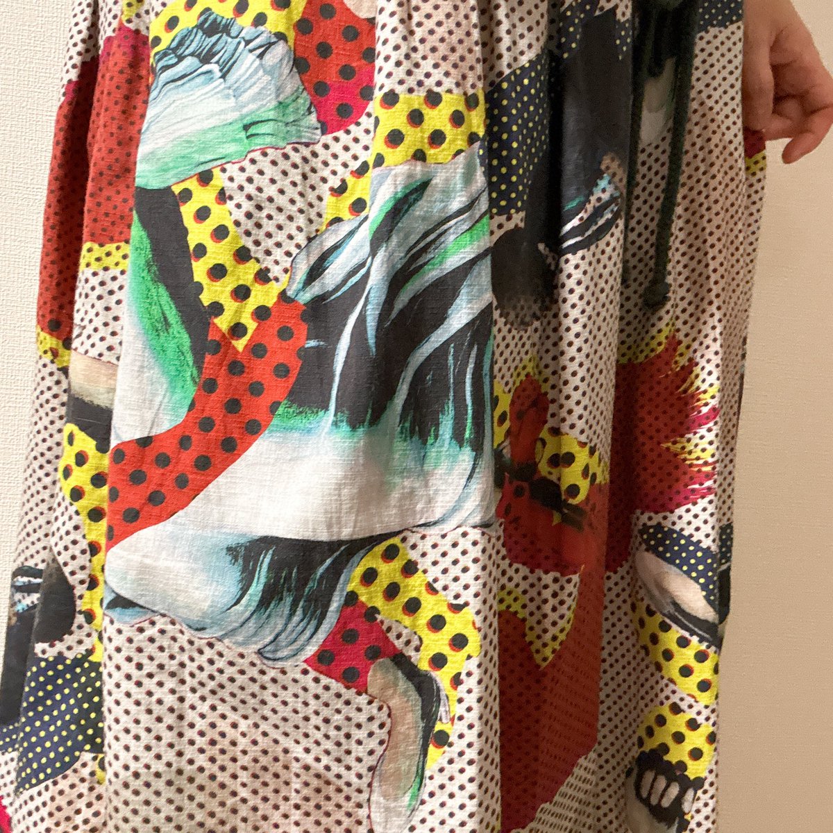 「チェンソーマン　レゼ編」やっと見ました！2人の死闘ランデヴー素晴らしかったですねー

本日の装いはチェンソーマンピアス、重宗玉緒のマーダーケース・スカート。
映画の看板、なぜかショッピングモールの売り場に飾ってあって隣が小学一年生コーナーだったのがちょっと狂気
#チェンソーマンレゼ篇