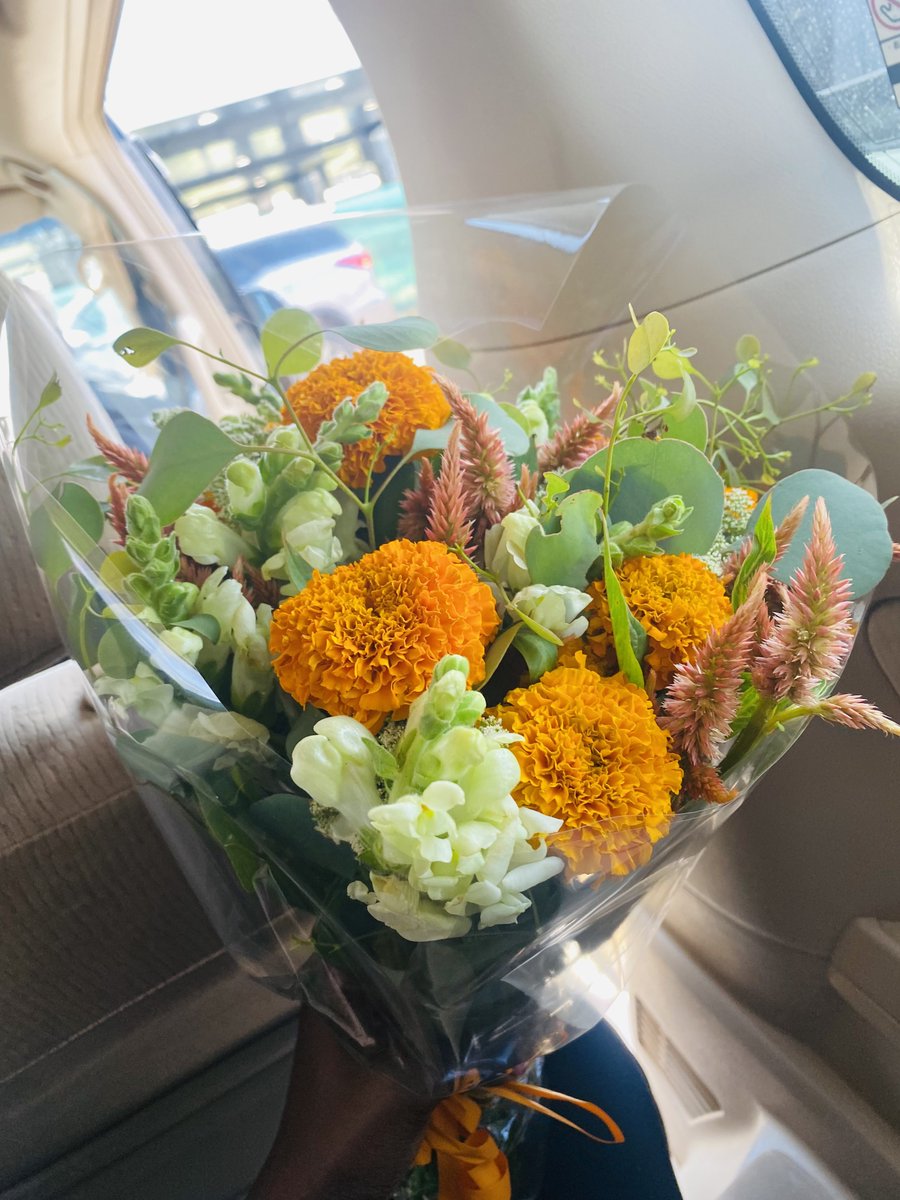 Keki bimuli keki bimuli😫guys for affordable flowers and tasty cakes I’m one call away 🎂💐

Dm or call 0785626896 to place your orders today 🤝