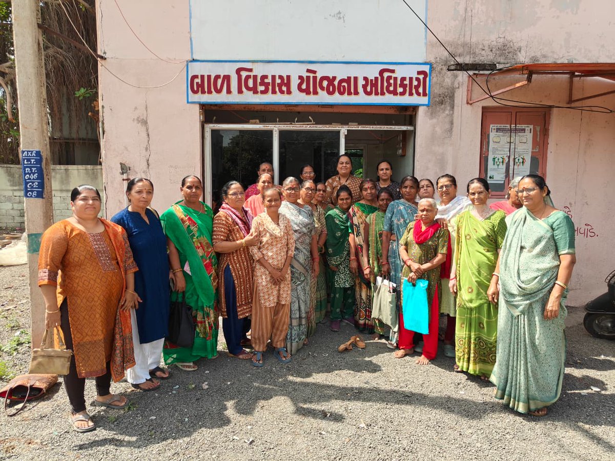 bcicds's tweet photo. આજ રોજ ગોંડલ ધટક માં સરકારશ્રી દ્વારા વર્કર હેલ્પર બહેનો ને નિવૃત્તિ બાદ ગ્રેચૂયુટી ચુકવવામાં આવે જે અન્વયે આજે ગોંડલ ધટક-1 ના 16 બહેનો અને ગોંડલ ધટક-2 ના  બહેનો ને કુલ 10 બહેનો ને 3004412 લાખ ની રકમ નું ચુકવણું કરેલ છે. 
@DDORAJKOT1 @CollectorRjt @WCDGujarat @sonalzala81 https://t.co/3WKyXLvOG4