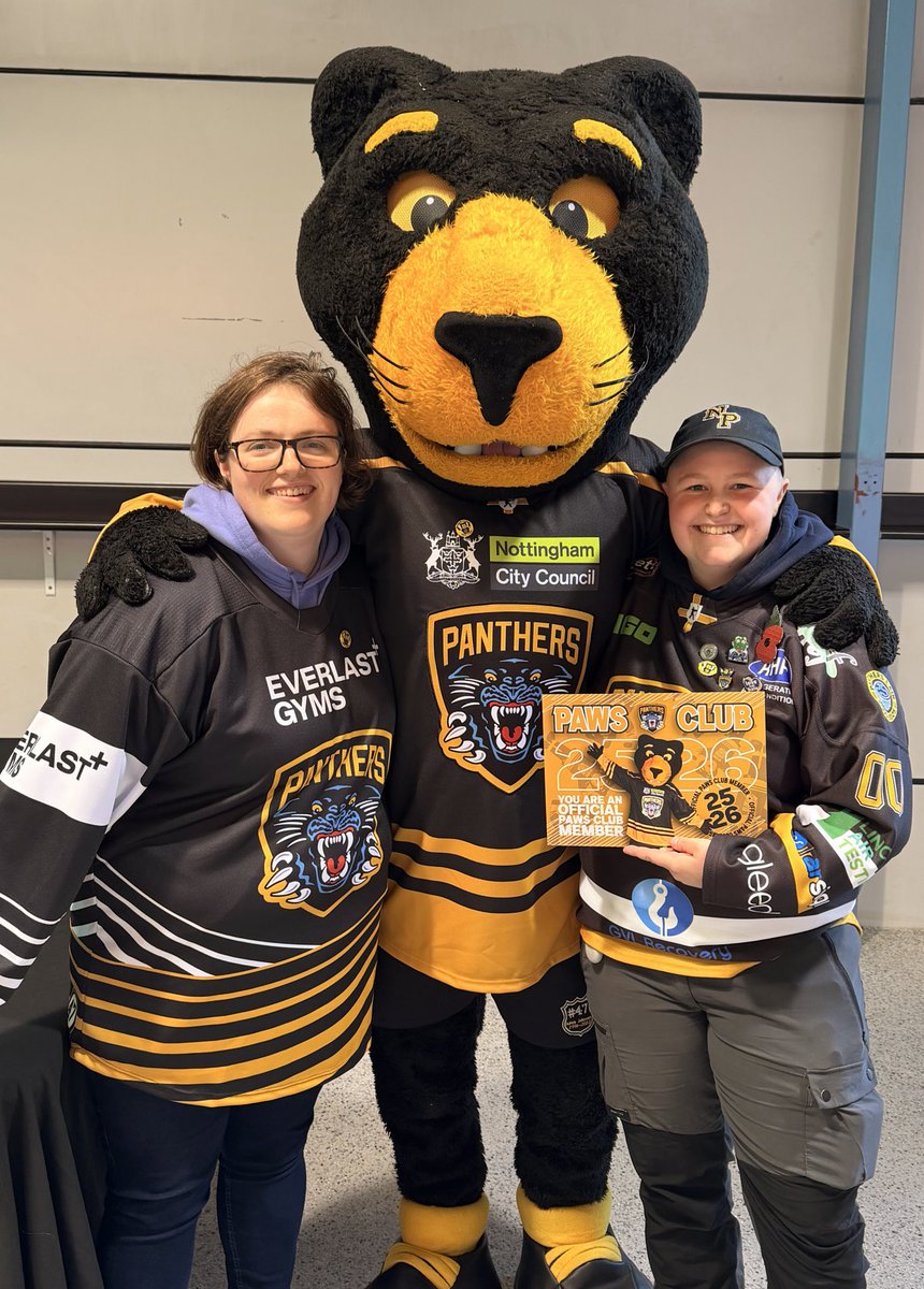 Would it be a <a href="/PanthersIHC/">Nottingham Panthers</a> game without getting a picture with the best elite league mascot <a href="/Panthersmascot/">Paws</a> PAWS 🐾 especially as I’m now a member of paws club 🐾 💛🖤💛🏒🥅
