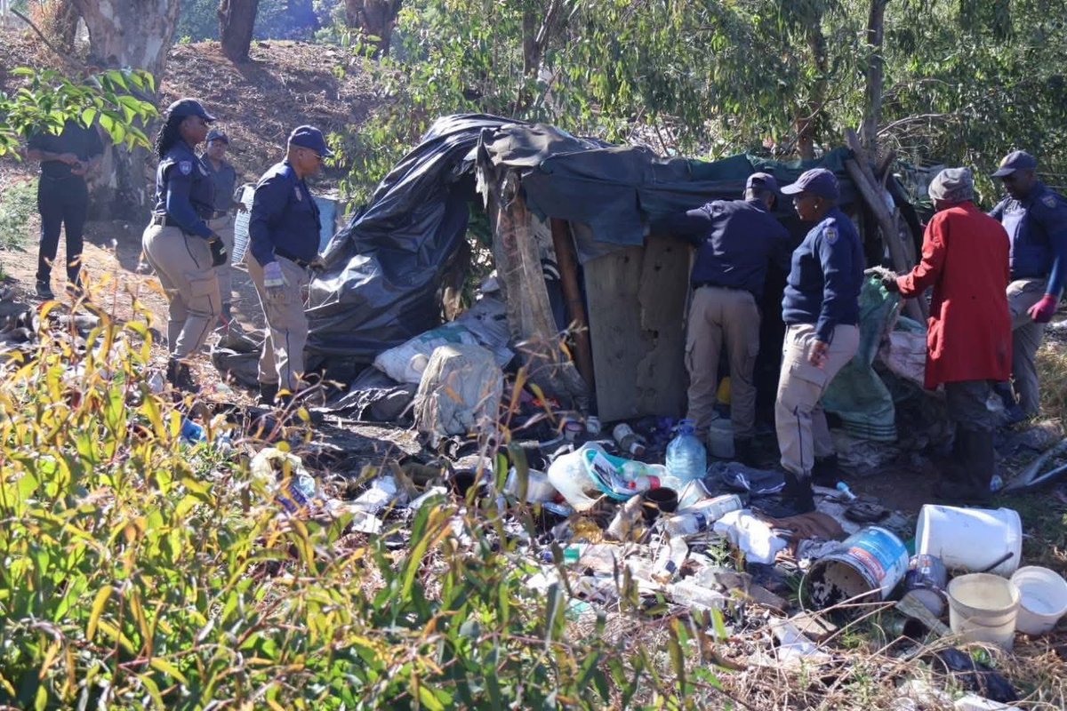 Lesufi's tweet image. We said it! We are doing it! Jozi my Jozi! Law and Order in action! This is what High Impact Service Delivery looks like.
✔️ Reclaiming Homestead Park
✔️ Reclaiming the Old Bowling Club Parkhurst
✔️ Removing an illegal informal settlement in Newlands.