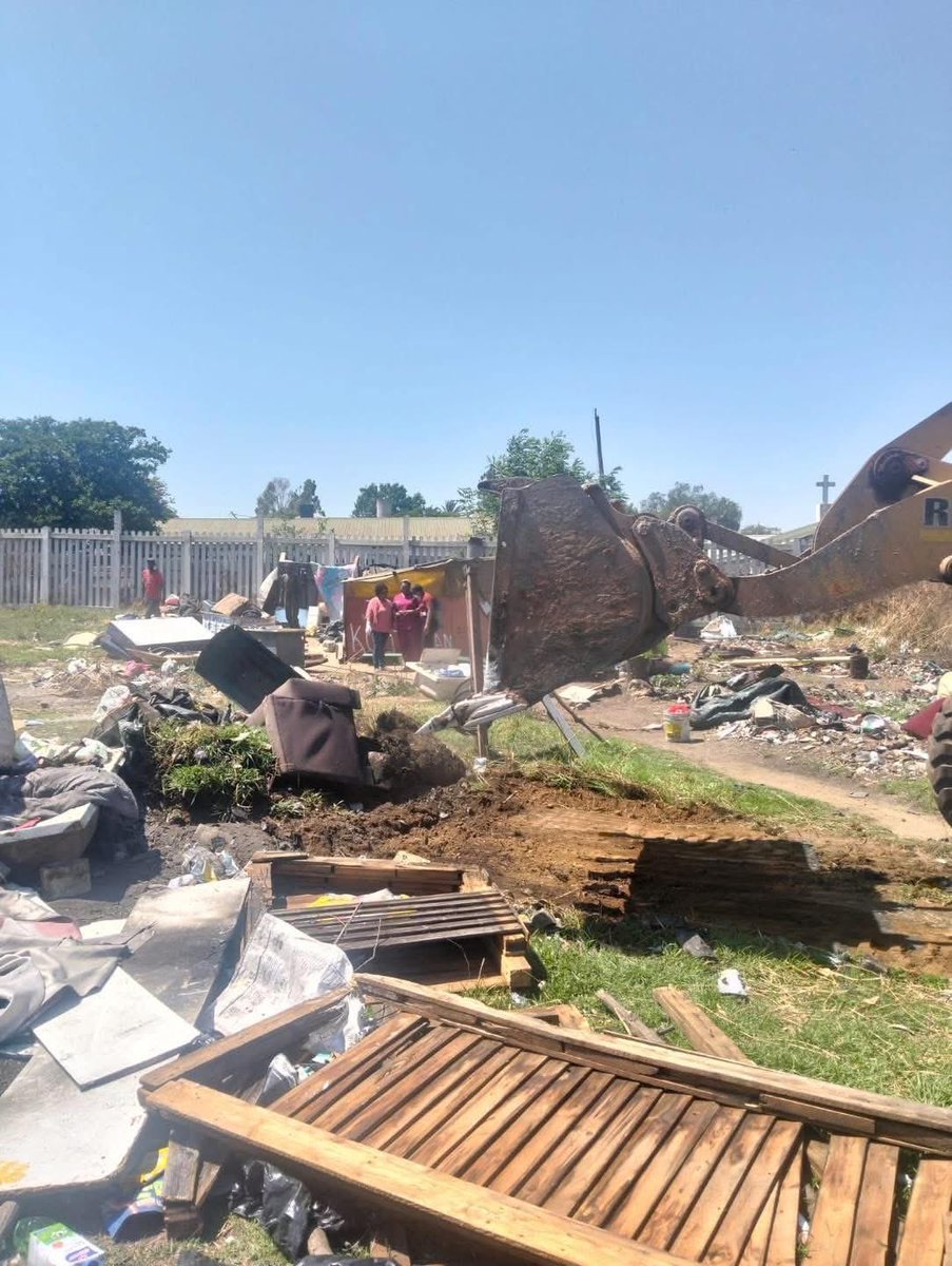 Lesufi's tweet image. We said it! We are doing it! Jozi my Jozi! Law and Order in action! This is what High Impact Service Delivery looks like.
✔️ Reclaiming Homestead Park
✔️ Reclaiming the Old Bowling Club Parkhurst
✔️ Removing an illegal informal settlement in Newlands.