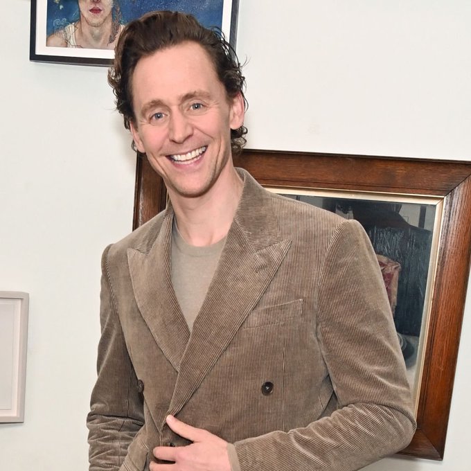 Happy Monday &amp; Happy Week!        

#TomHiddleston

<a href="/HiddlesAn/">Antje 🇬🇧 #TeamLoki</a> <a href="/binestom/">Bine T.</a> <a href="/BereRmrzV/">Bere</a> <a href="/Fdszeva/">Federica</a> <a href="/SpeedwayGirl71/">Lando Stan 🏎</a> <a href="/havanesemom13/">Can I Essex His Night Manager Promo Era Serpent?</a> <a href="/corbaz_beatrice/">CORBAZ Béatrice:</a> <a href="/PiteSanchez/">pite sanchez</a> <a href="/moon2608/">mónica 🇦🇷</a> <a href="/Laurakmonty/">Laura ❤️Loki, Cap forever 🇨🇦❤️😘🤗🙏🎃🖤🧡🌹</a> <a href="/V64086568/">V</a> <a href="/Laufeysonwife03/">Lynnsey Laufeyson | Loki's wife</a> <a href="/HiddlesDoctor/">GingerDoctorHiddles 🧸</a> <a href="/ZyliceLiddell/">Ethereal~Loki 💚 ४</a> <a href="/RedQueen66/">४Hiddles४FanClub४</a> <a href="/BurgonCatherine/">Cate Burgon</a>
<a href="/cathy_moricheau/">cathy moricheau</a>