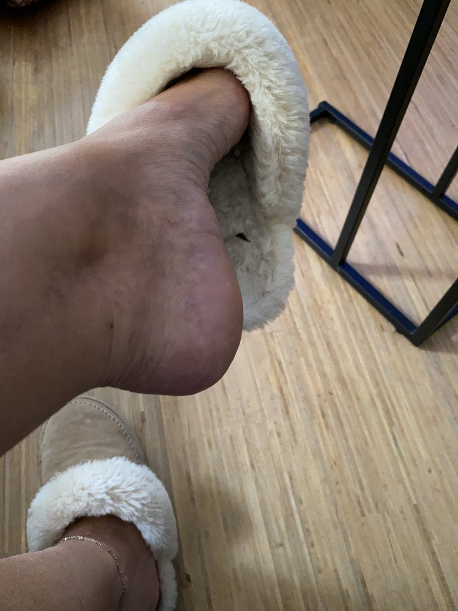 Guten Morgen, Suchtis.
Schon beim Aufstehen wisst ihr, wem ihr heute wieder dienen werdet👑
#suchtling #gehorche #tribut 
<a href="/rt_feet/">Feet RT PROMO 💯K</a>