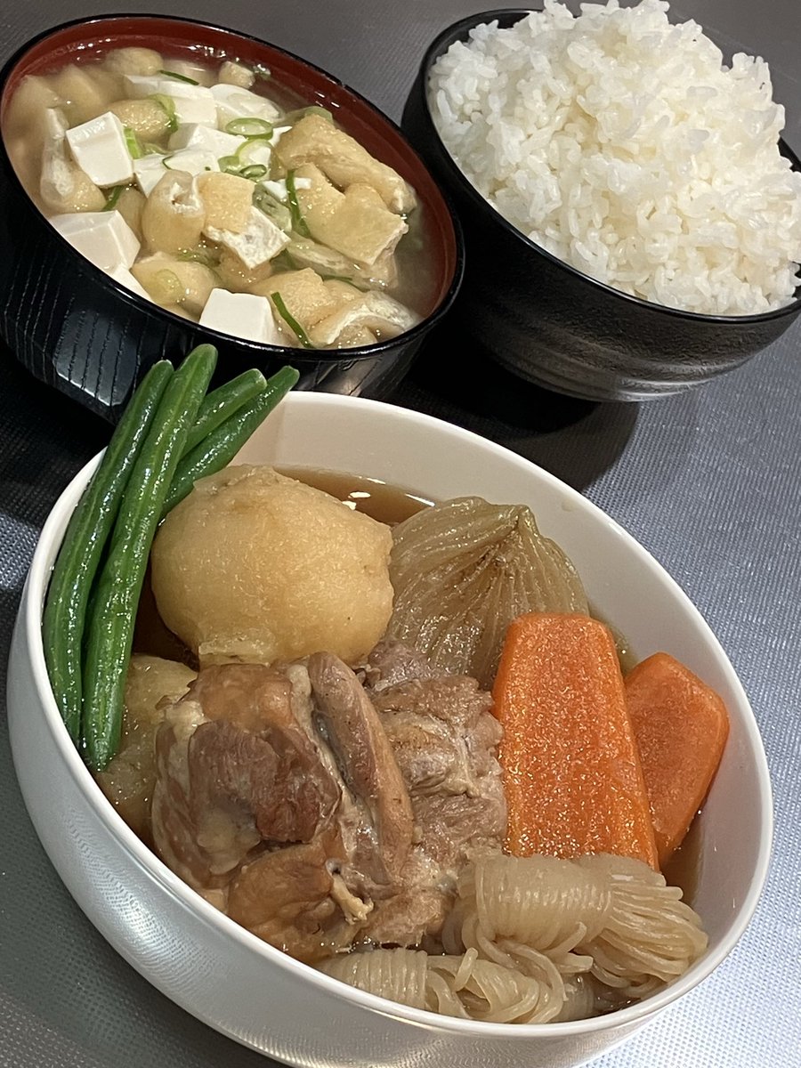 今日は鶏肉じゃが定食を食べました。おいしかったです。