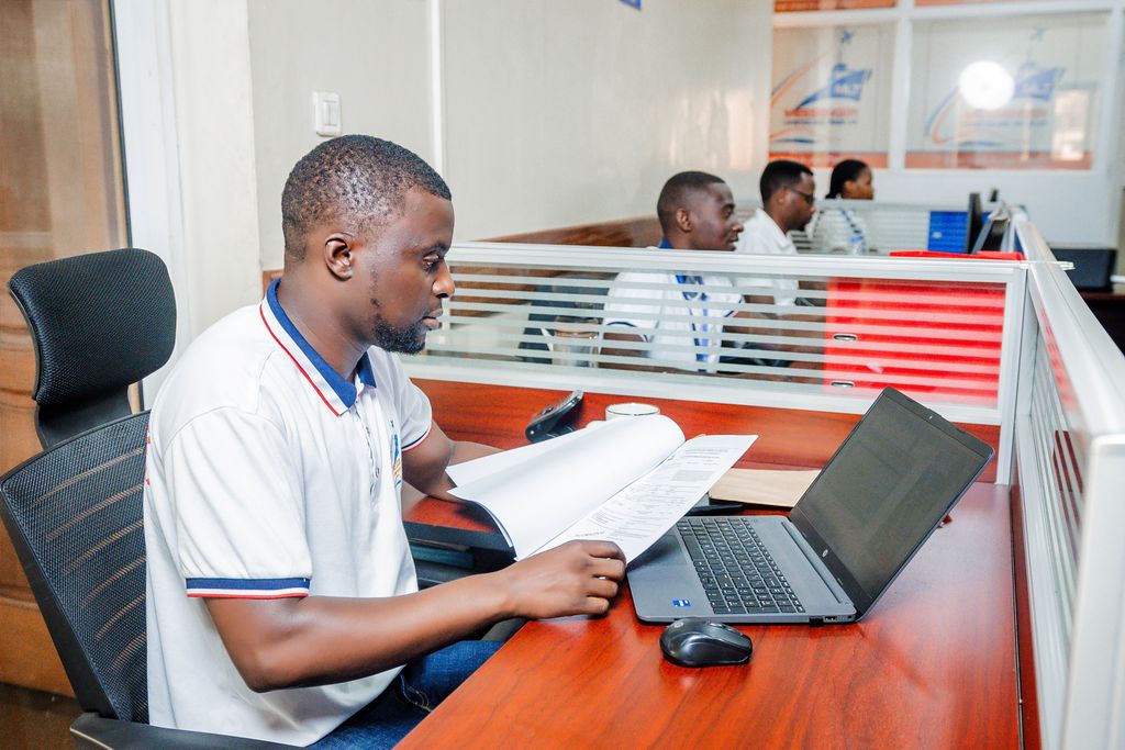 messengerltdrw's tweet photo. Behind every successful delivery at Messenger Logistics &amp; Trade is a team that never stops moving. 
Our office crew makes sure every parcel 📦 reaches its destination safely and on time.
📞 +250 788 310 510
🌐  https://t.co/aMDjlkZtSS https://t.co/fgsujYAf9D