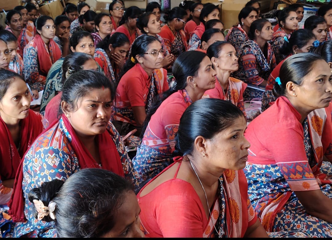 આંગણવાડી કાર્યકર બેનોની પોષણ ભી પઢાઈ ભી તાલીમનો શુભારંભ,માનનીય જિલ્લા વિકાસ અધિકારી શ્રી હાજર રહી યોજનાકીય માર્ગદર્શન,પોષણ સંગમ કાર્યક્રમના સુચારુ અમલીકરણ, કુપોષિત બાળકોનું વિશેષ ધ્યાન આપવા સૂચન, TDO શ્રી,PO શ્રી icds સ્ટાફ હાજર રહ્યા, આહવા, જી. ડાંગ