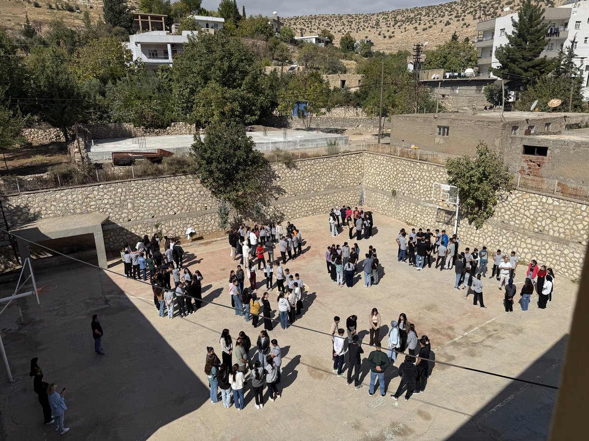 Akarsucpal's tweet photo. Deprem risklerine karşı, yapacağımız en iyi şey hazırlıklı olmaktır. 
"13 Ekim Dünya Afet Risklerinin Azaltılması Günü" kapsamında okulumuzda deprem tatbikatı gerçekleştirdik
@tcmeb @Yusuf__Tekin @mardinilmem @Nsy_Kaymakamlik @nusaybin_mem https://t.co/oEIrzulsf7