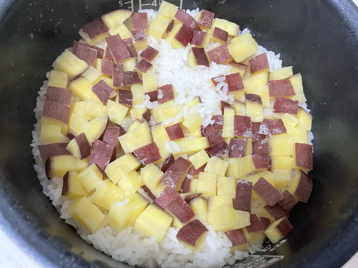 AkiReality_sub's tweet photo. さつまいもご飯 https://t.co/uQO02M5xcs