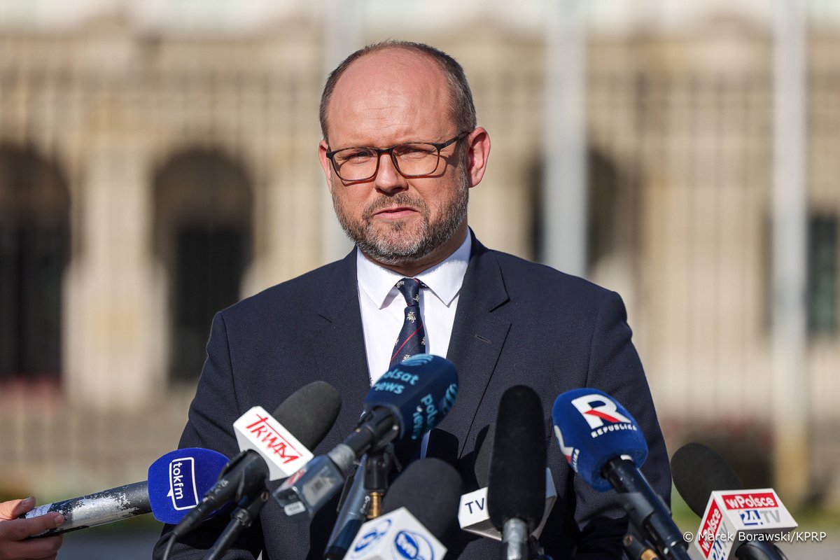 Szef BPM <a href="/marcin_przydacz/">Marcin Przydacz</a> w <a href="/wPolscepl/">wPolsce24 🇵🇱 #TuJestPolska</a>:  Donald Tusk rzucał się od ściany do ściany; najpierw mówił, że pakt migracyjny to będą korzyści dla Polski, dlatego nie będzie mu się sprzeciwiał. Potem zobaczył, że Polacy reagują na to bardzo alergicznie, nie chcą migrantów, co wyszło w