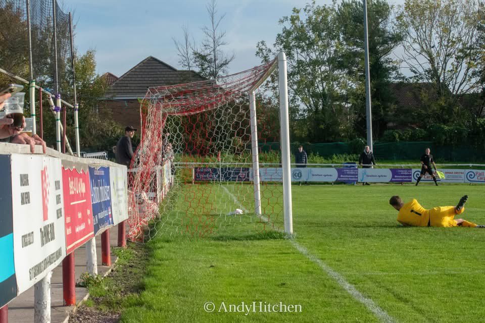 ashtontownfc's tweet photo. ๐ธ The photos are in from Saturdayโs brilliant 2-1 win over @Steetonfc โ a huge three points that sees Town move up to 3rd in the league!
@ClickHappens
#UpTheTown #AshtonTownFC #TownIsRed https://t.co/ijDjcdNzPB
