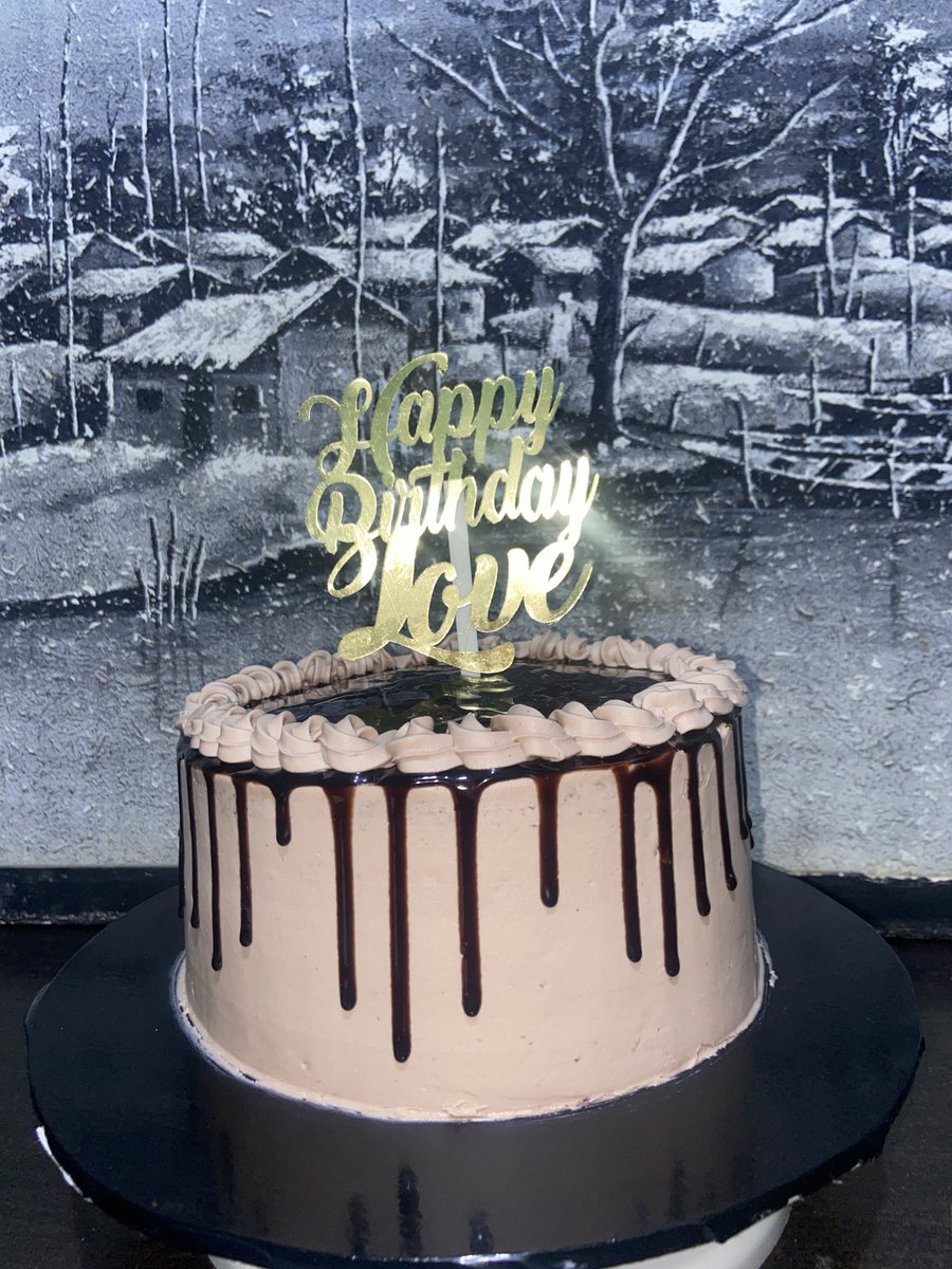 Tianacreates's tweet photo. Yummy, beautiful cakes 🎂
Delivered this classic 2-layer drip cake in Abuja, simple, clean, and delicious
Place your order, refer a friend, and let’s be part of your next celebration 🥳
📍Abuja | 📞 DM to order
#AbujaBaker #CakePlug #DripCakeGoodness https://t.co/baihPokUy2