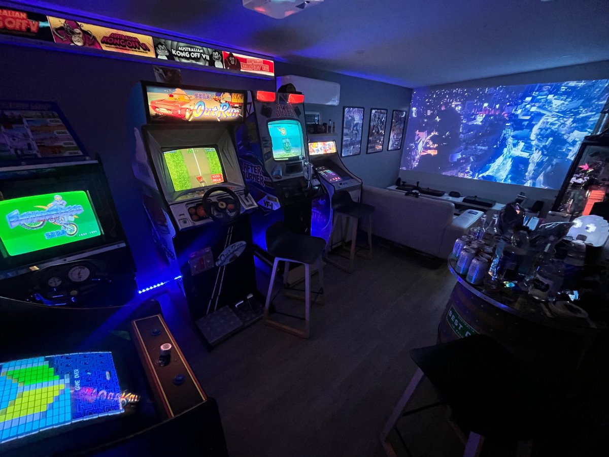 sean_tagg's tweet image. Friends came over to the Arcade/games room last weekend. It was great to see people enjoying the room.
#gamesroom #arcade #sega