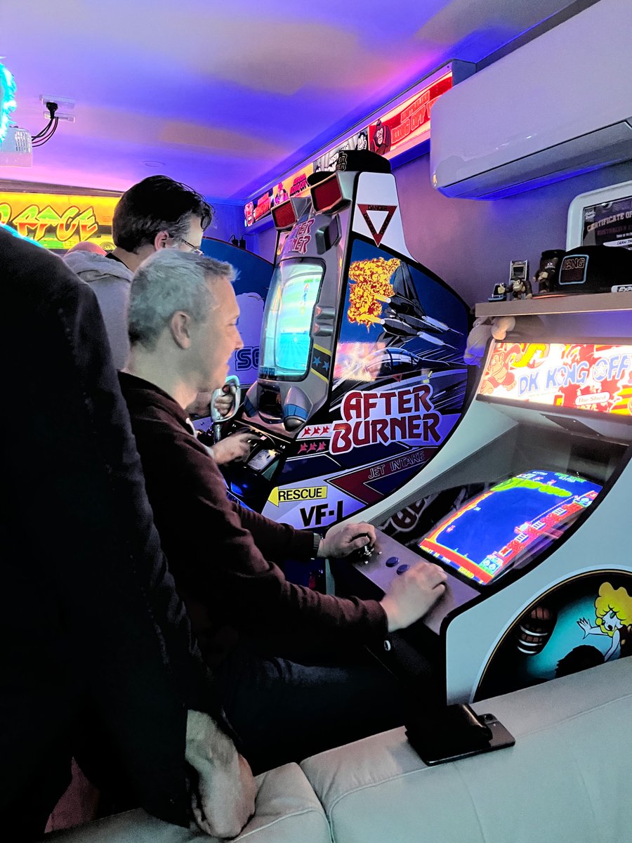 sean_tagg's tweet image. Friends came over to the Arcade/games room last weekend. It was great to see people enjoying the room.
#gamesroom #arcade #sega
