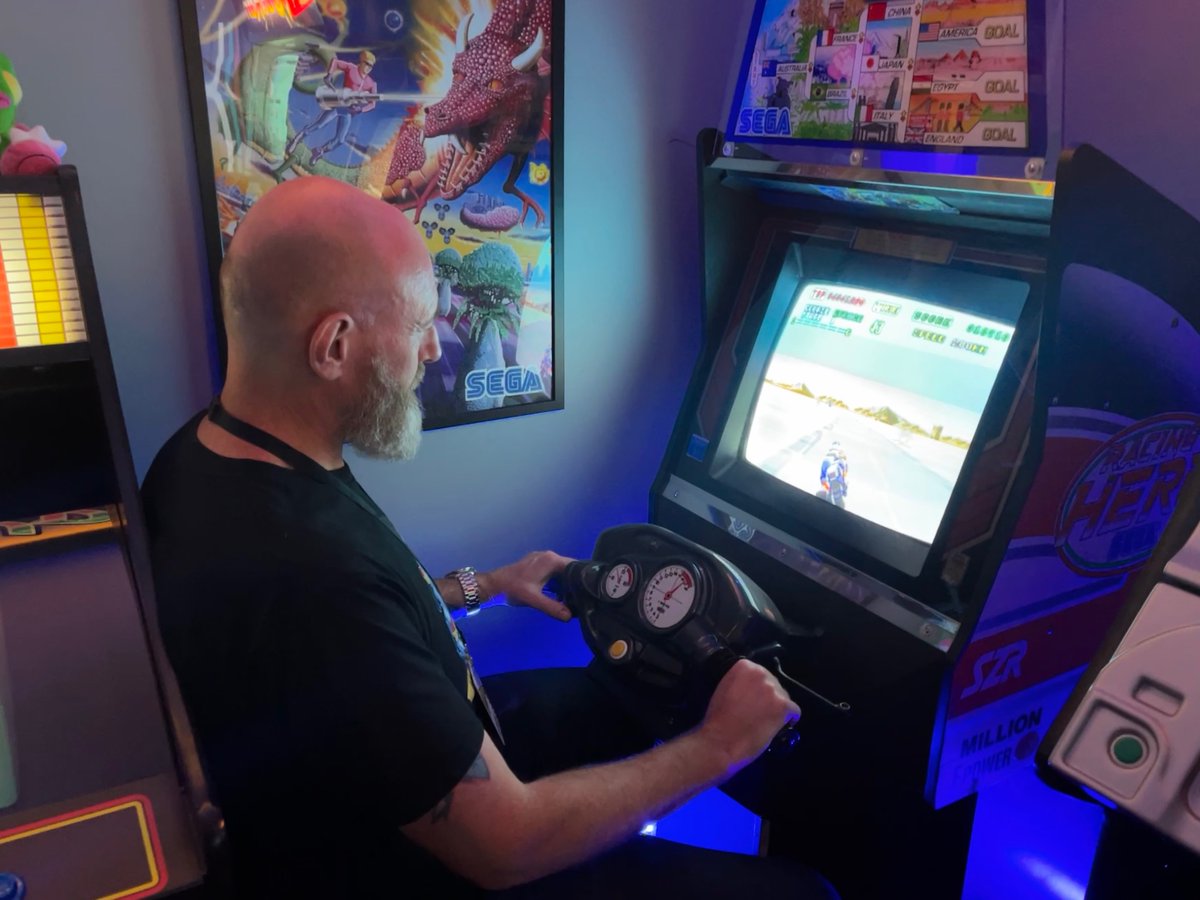 sean_tagg's tweet image. Friends came over to the Arcade/games room last weekend. It was great to see people enjoying the room.
#gamesroom #arcade #sega